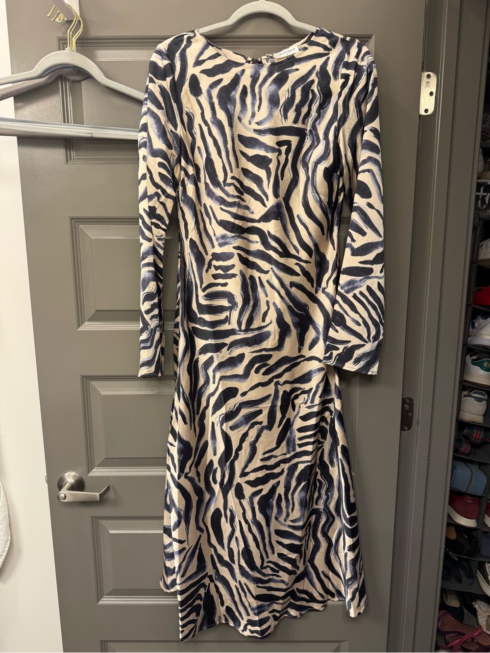 vestique Long Sleeve Zebra-Print Midi Dress in Cream and Navy